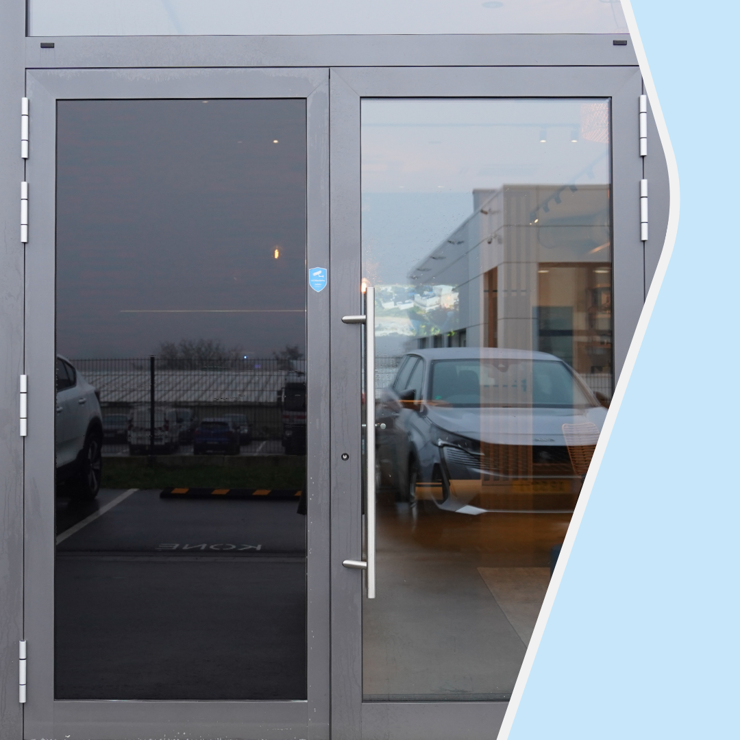 Dépose de film vitrage à La Roque-sur-Pernes — Teintée +