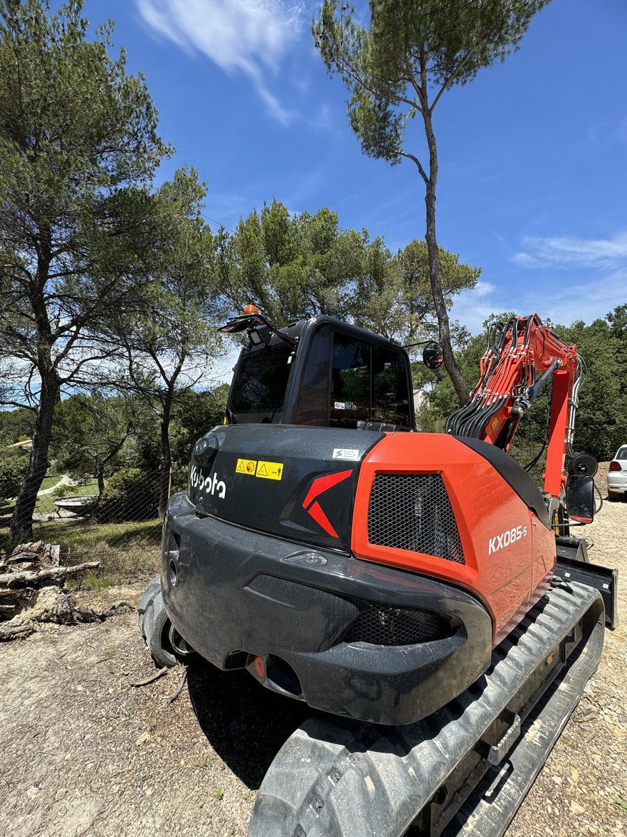 Pose de film solaire teinté sur cabine de pelleteuse — Teintée + PACA