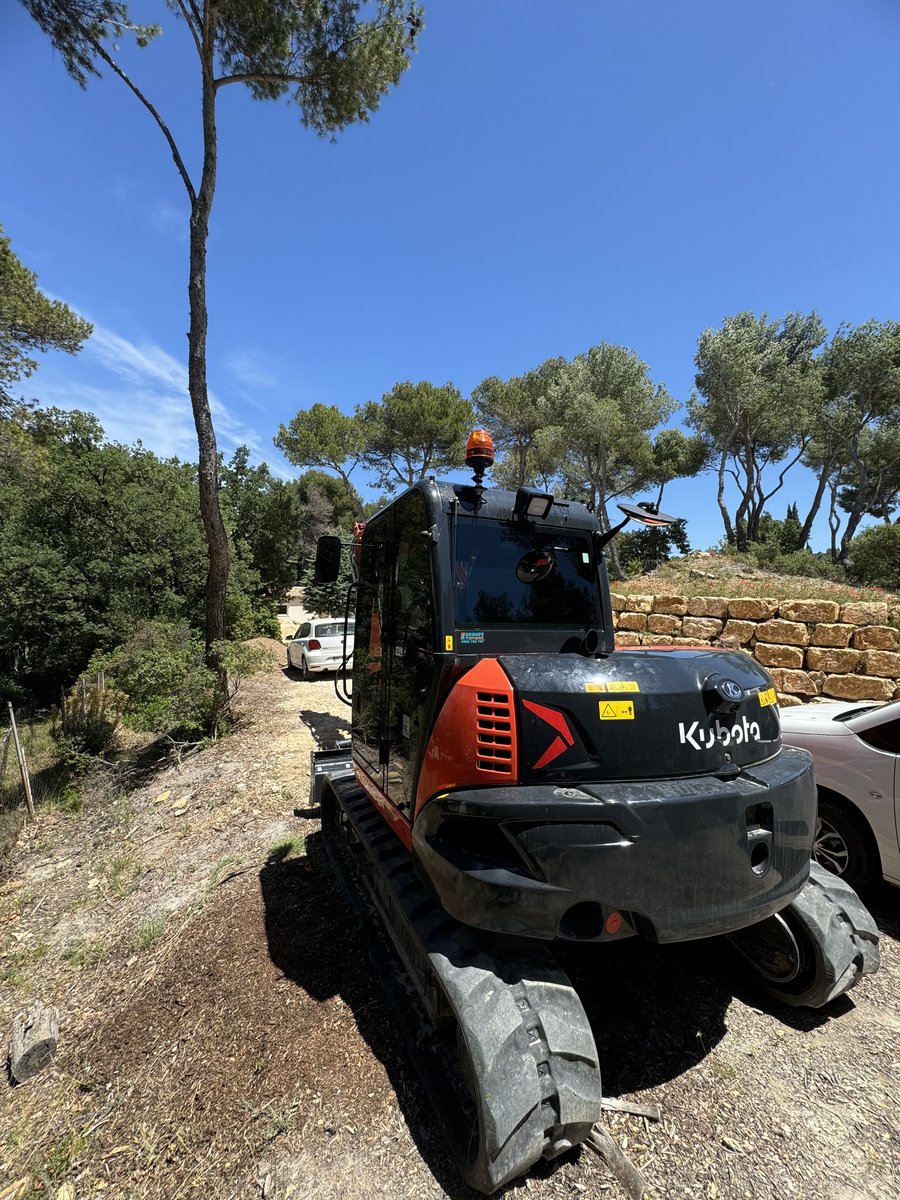 Vitres teintées mini-pelle — pose nano-céramique Teintée +
