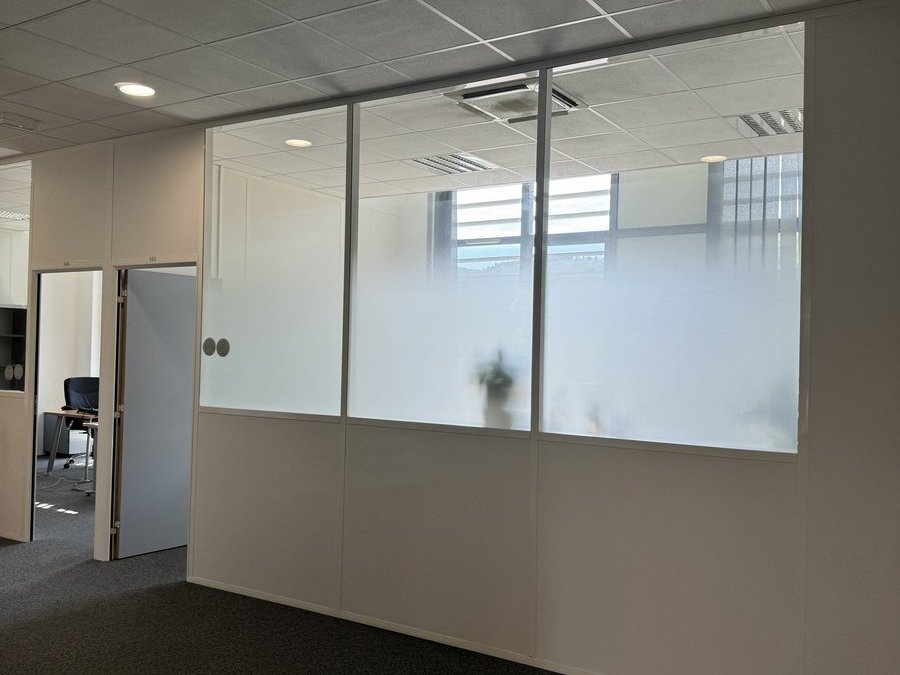 Film décoratif vagues sur vitrage intérieur bureau — Teintée + PACA