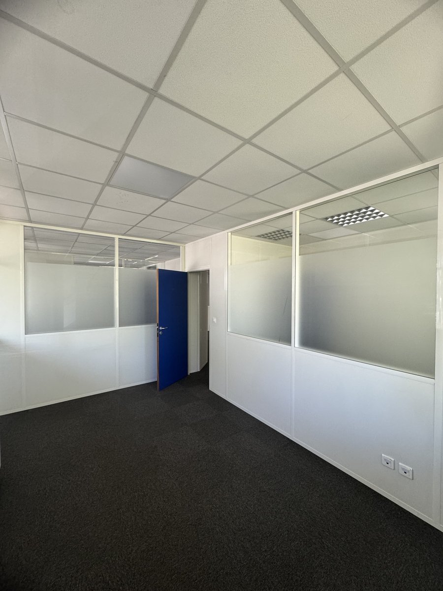 Film confidentialité sur cloison vitrée bureau open-space PACA — Teintée +