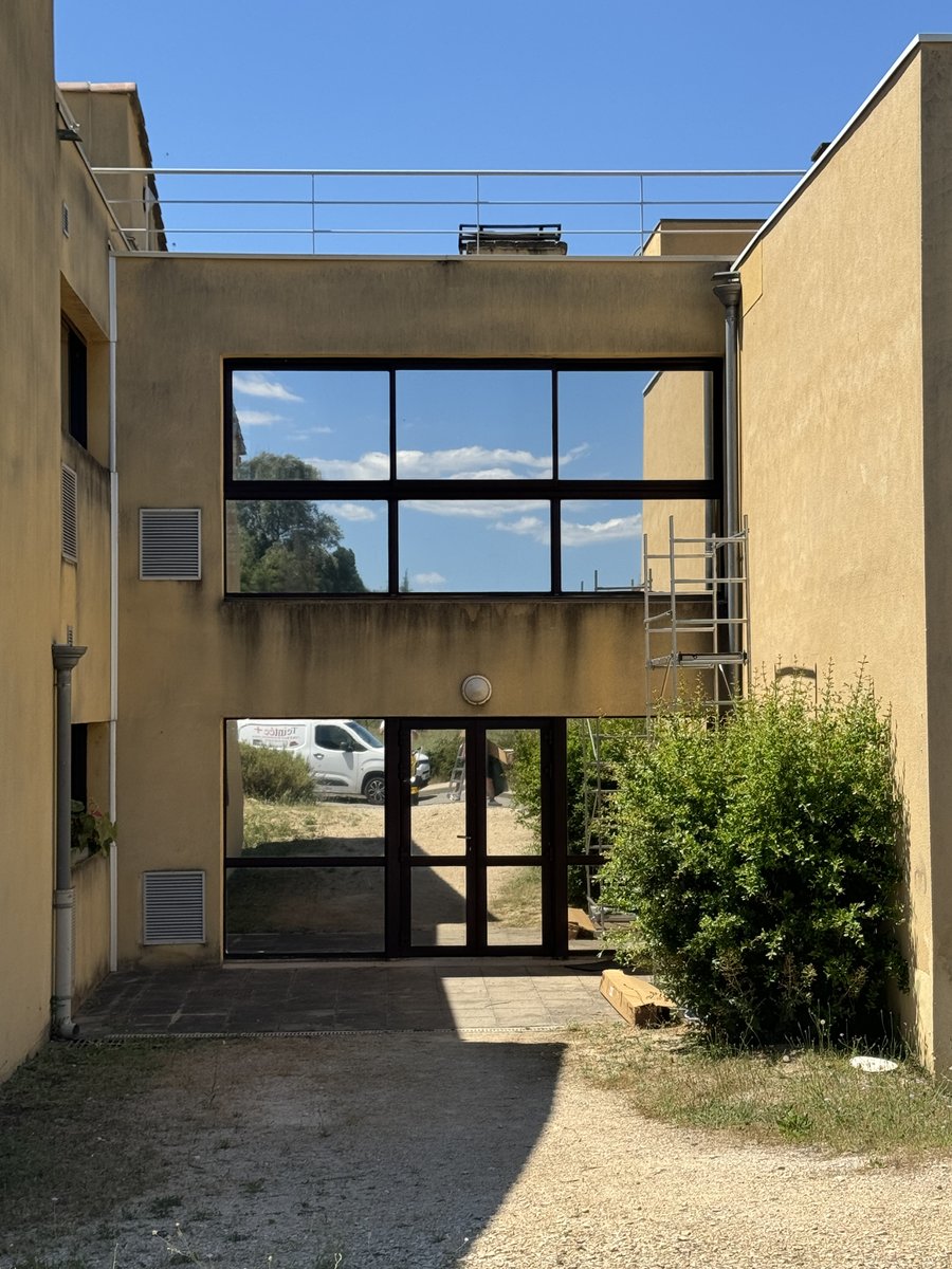 Film solaire anti-chaleur posé sur vitrage d'EHPAD en PACA