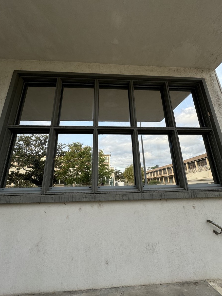 Film solaire et film sécurité pour bâtiments industriels PACA — Teintée +