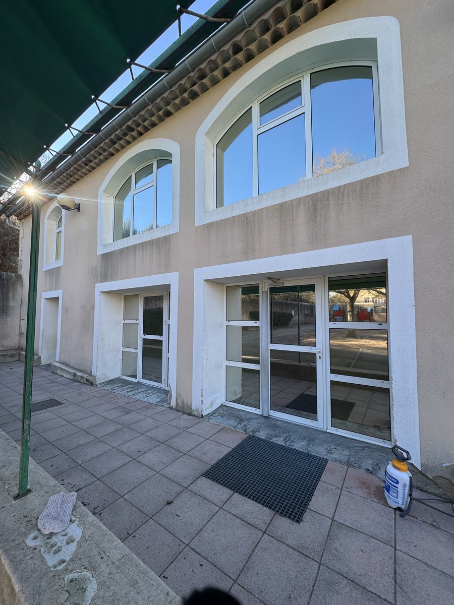 Film solaire anti-chaleur sur vitrage bureau — Teintée + PACA