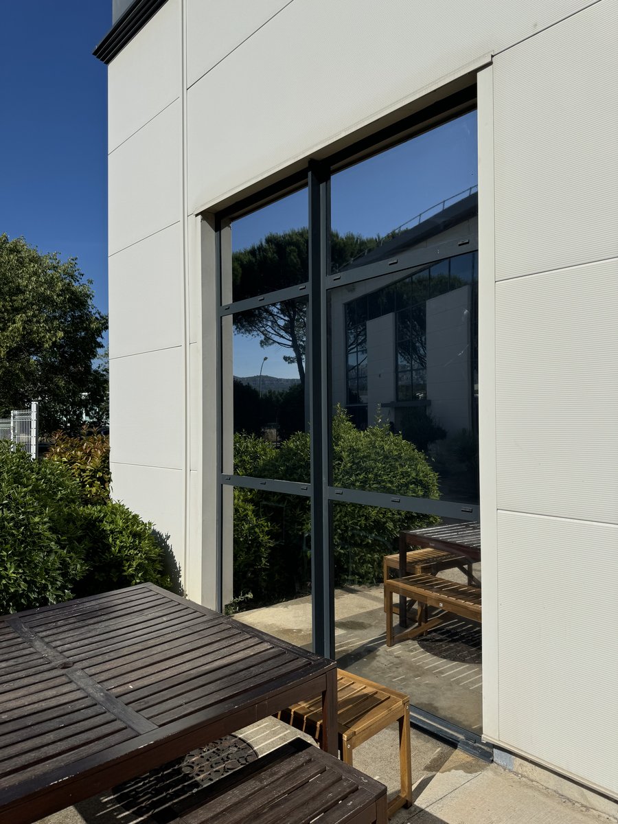 Film solaire baie vitrée maison PACA — Teintée +