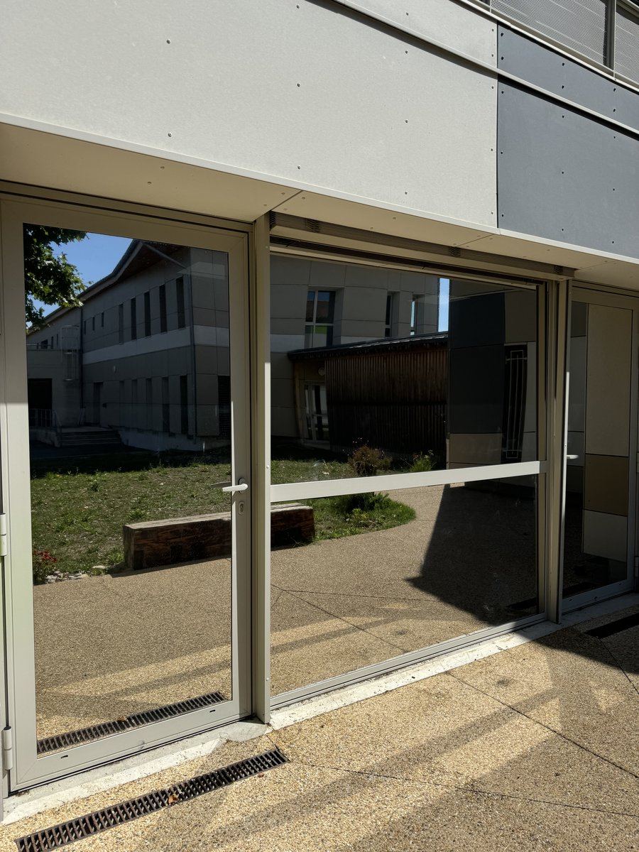 Film solaire certifié posé sur façade vitrée PACA — Teintée +