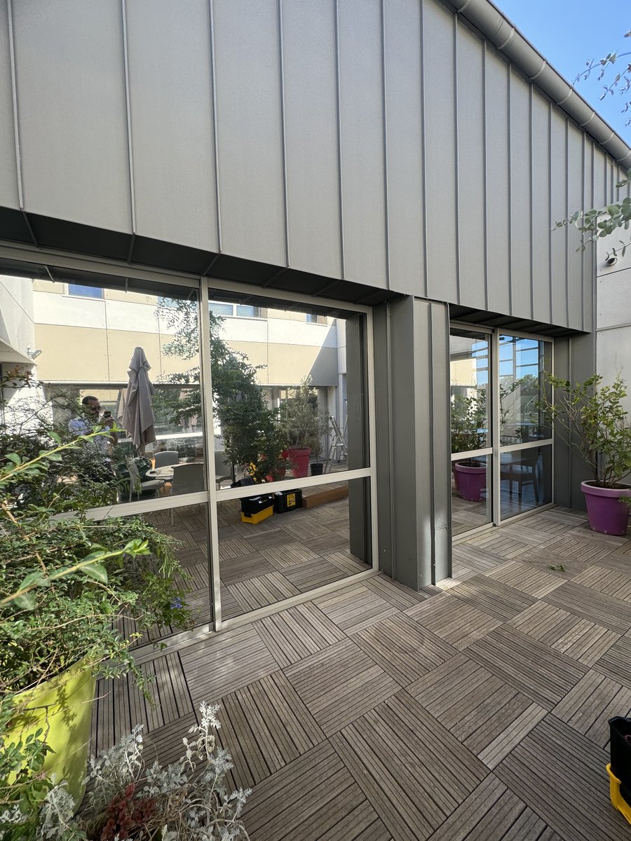 Film solaire réduction chaleur vitrage bâtiment — Teintée + PACA