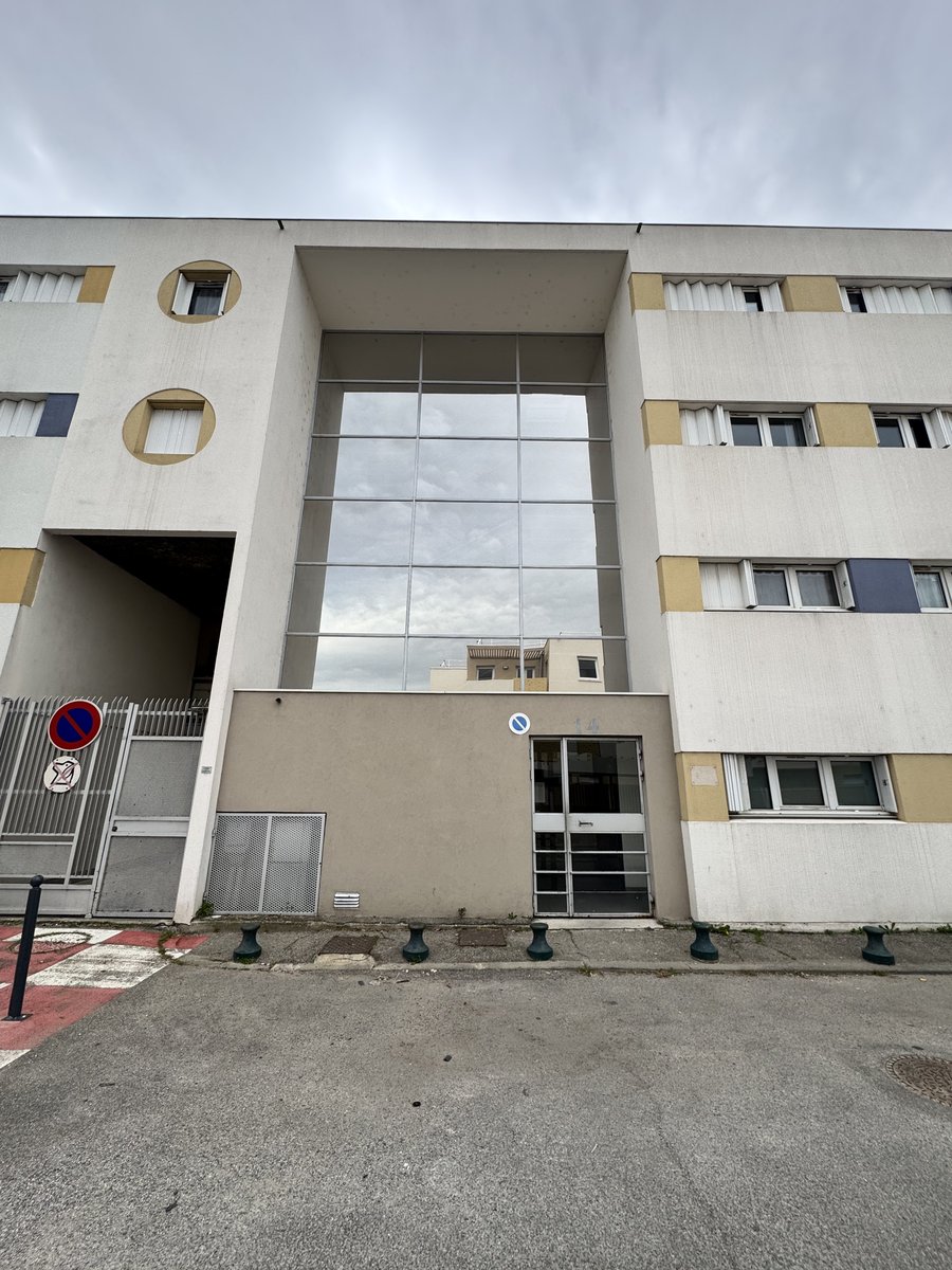 Film solaire posé sur vitre de commerce PACA — Teintée +