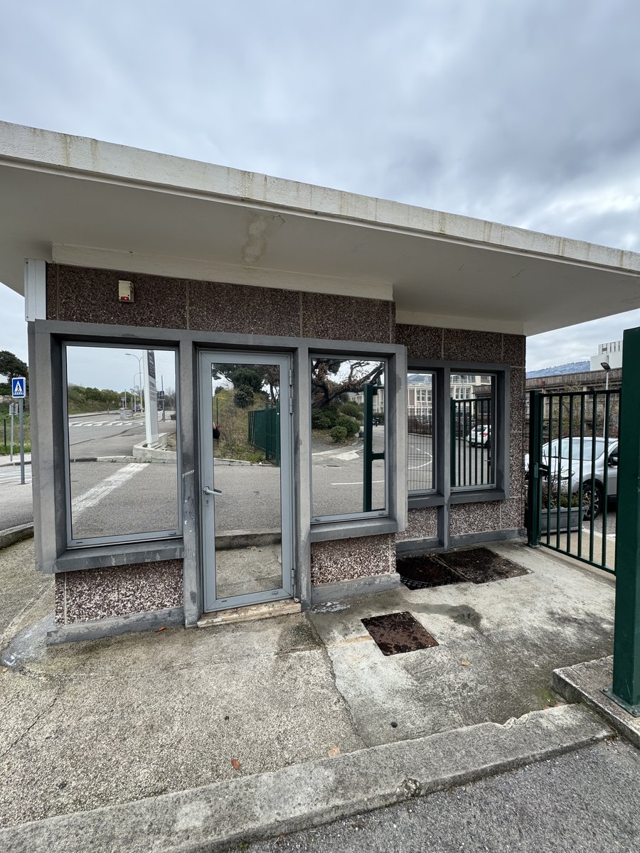 Film solaire réfléchissant posé sur façade vitrée PACA — Teintée +