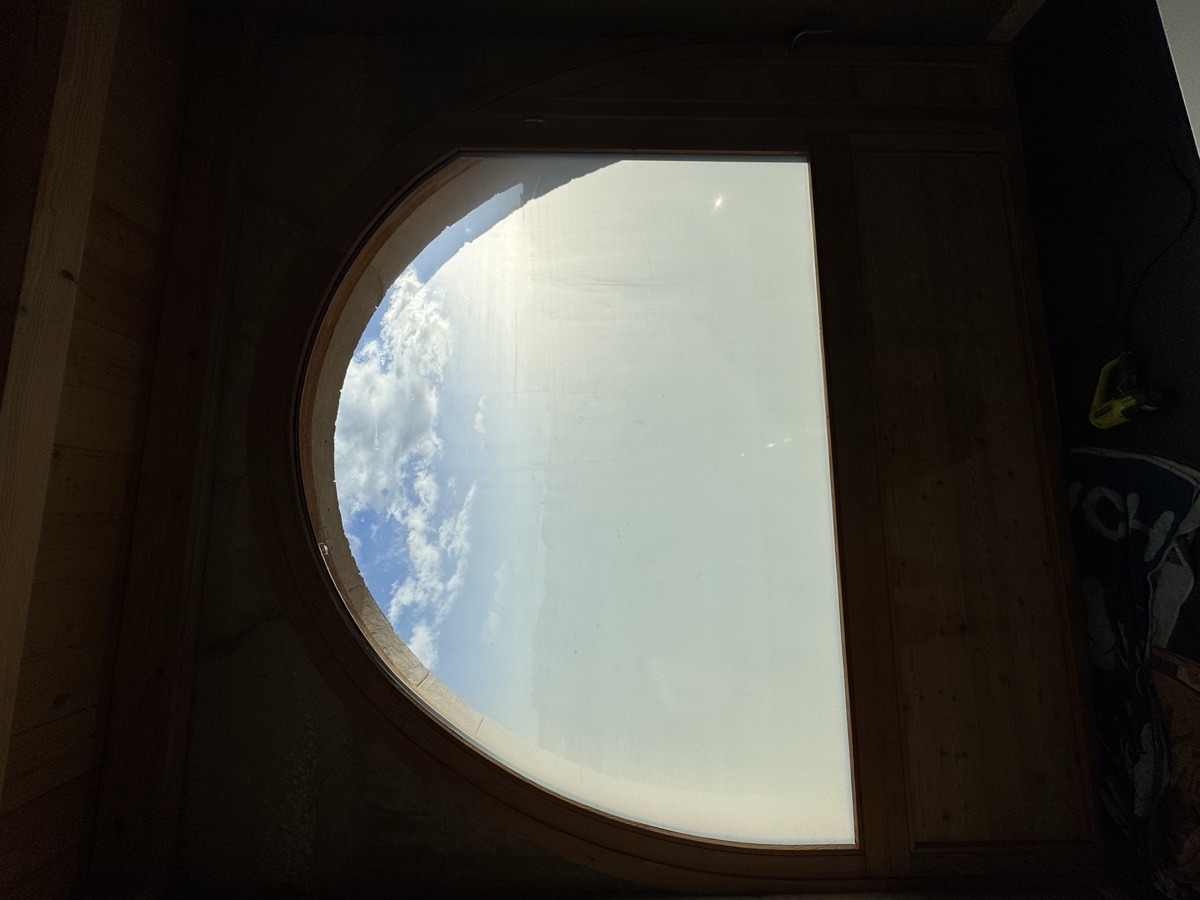 Film solaire sur fenêtre en arche — Teintée + PACA