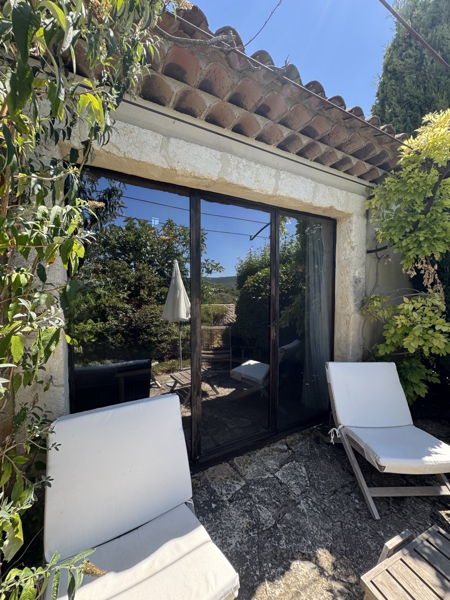 Film solaire sur baie vitrée de terrasse habitation — Teintée + PACA