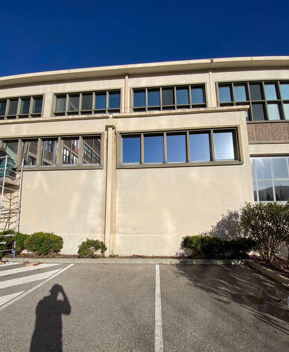 Film solaire posé sur vitrage open space bureaux en PACA — Teintée +