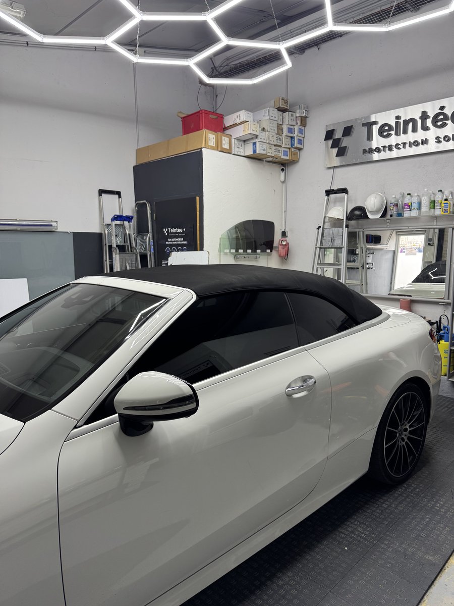 Pose film teinté sur voiture — atelier Teintée + Pertuis