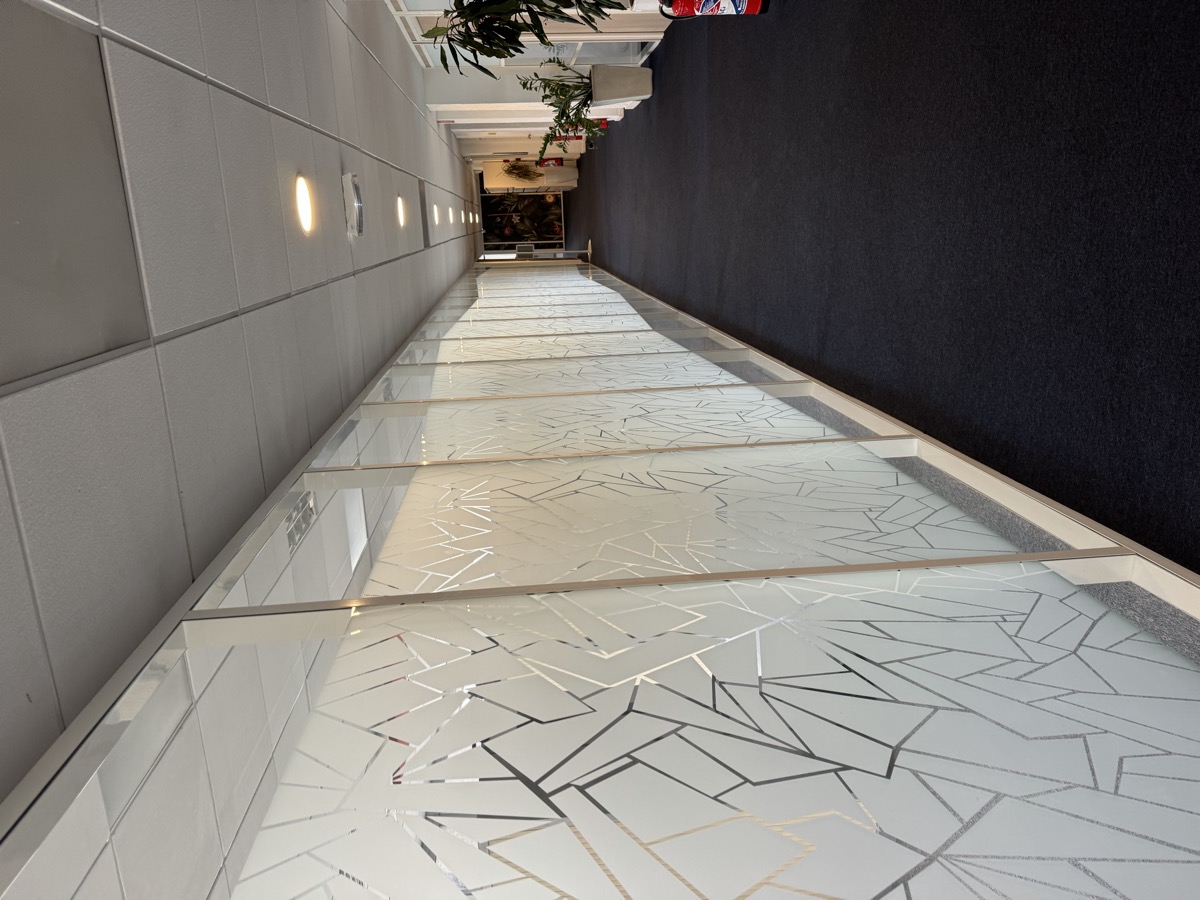 Film décoratif sur vitrage intérieur — Teintée + PACA