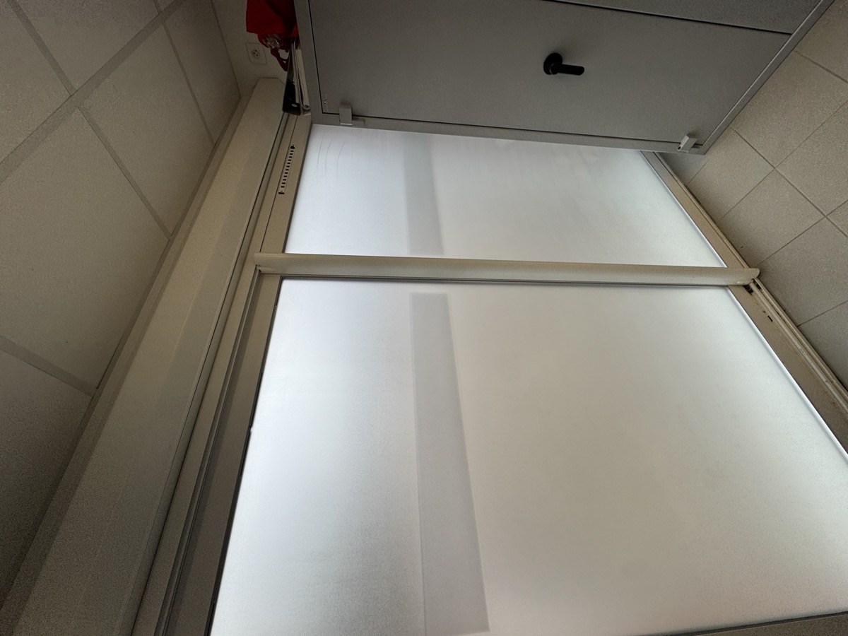 Film dépoli de confidentialité sur vitrage — Teintée + PACA