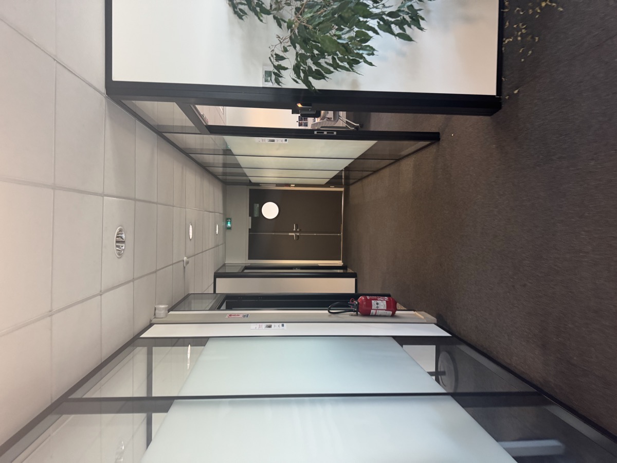 Film dépoli de confidentialité sur vitrage — Teintée + PACA