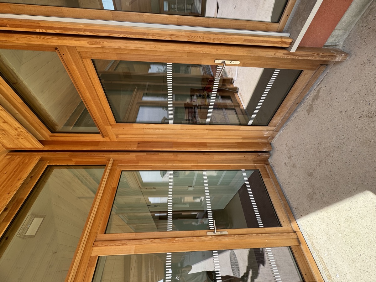 Bandes de signalétique ERP sur vitrage — Teintée + PACA