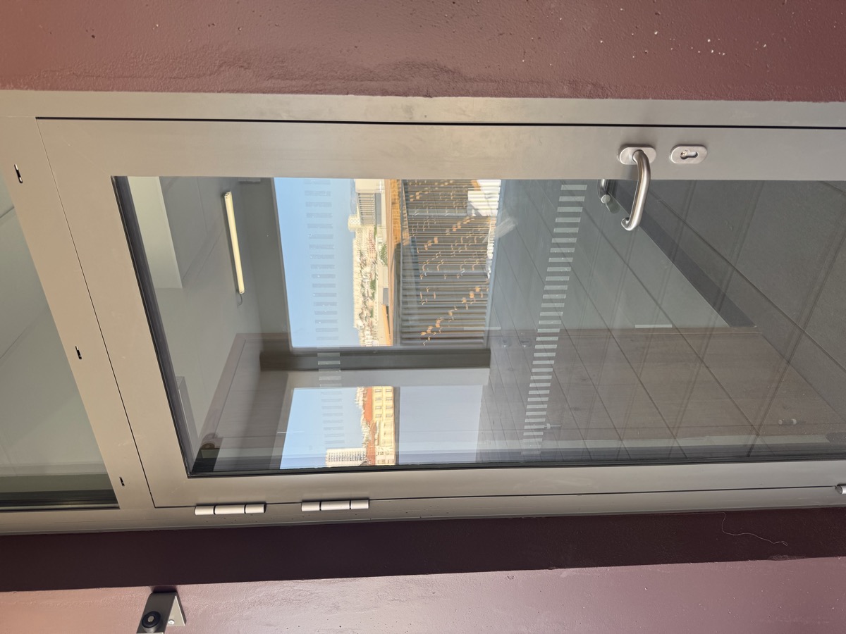 Bandes de signalétique ERP sur vitrage — Teintée + PACA