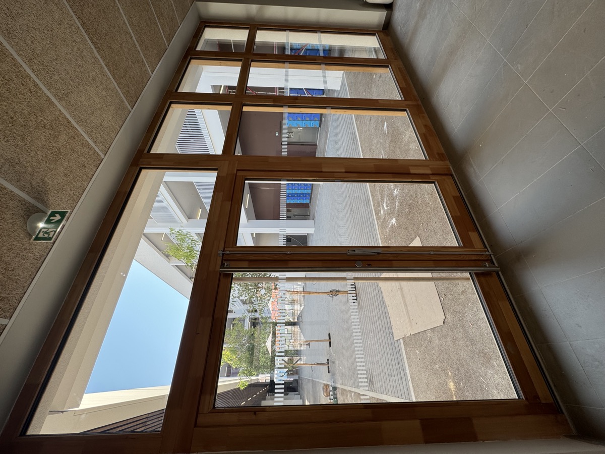 Bandes de signalétique ERP sur vitrage — Teintée + PACA