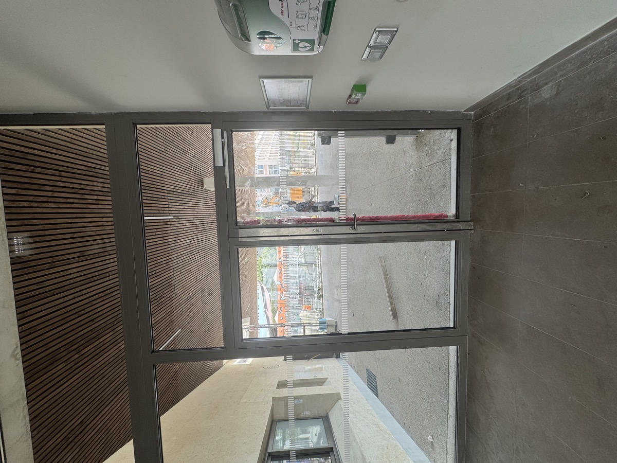 Bandes de signalétique ERP sur vitrage — Teintée + PACA