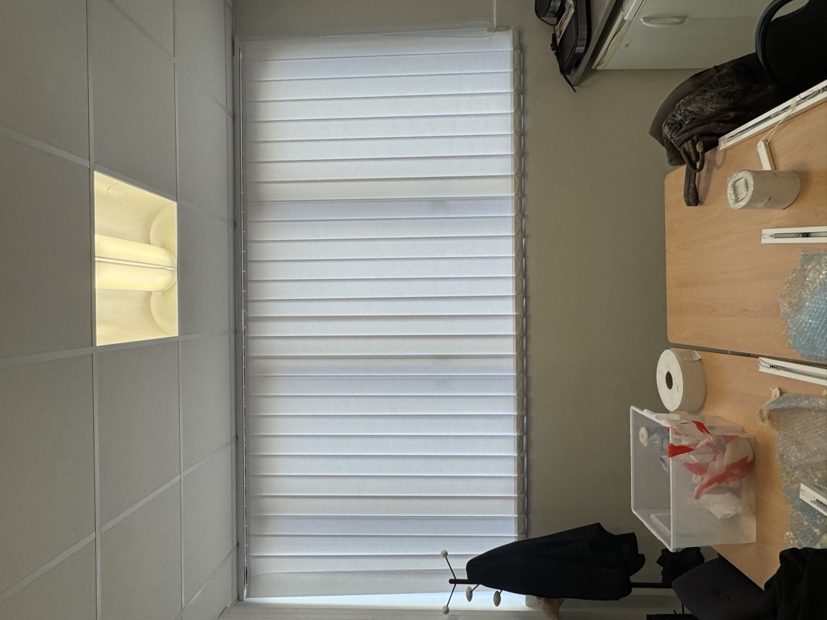 Store intérieur posé en PACA — Teintée +