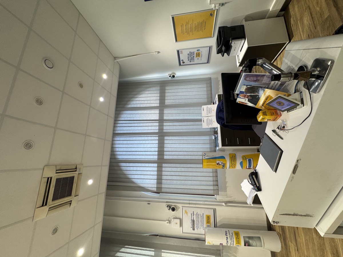 Store intérieur posé en PACA — Teintée +