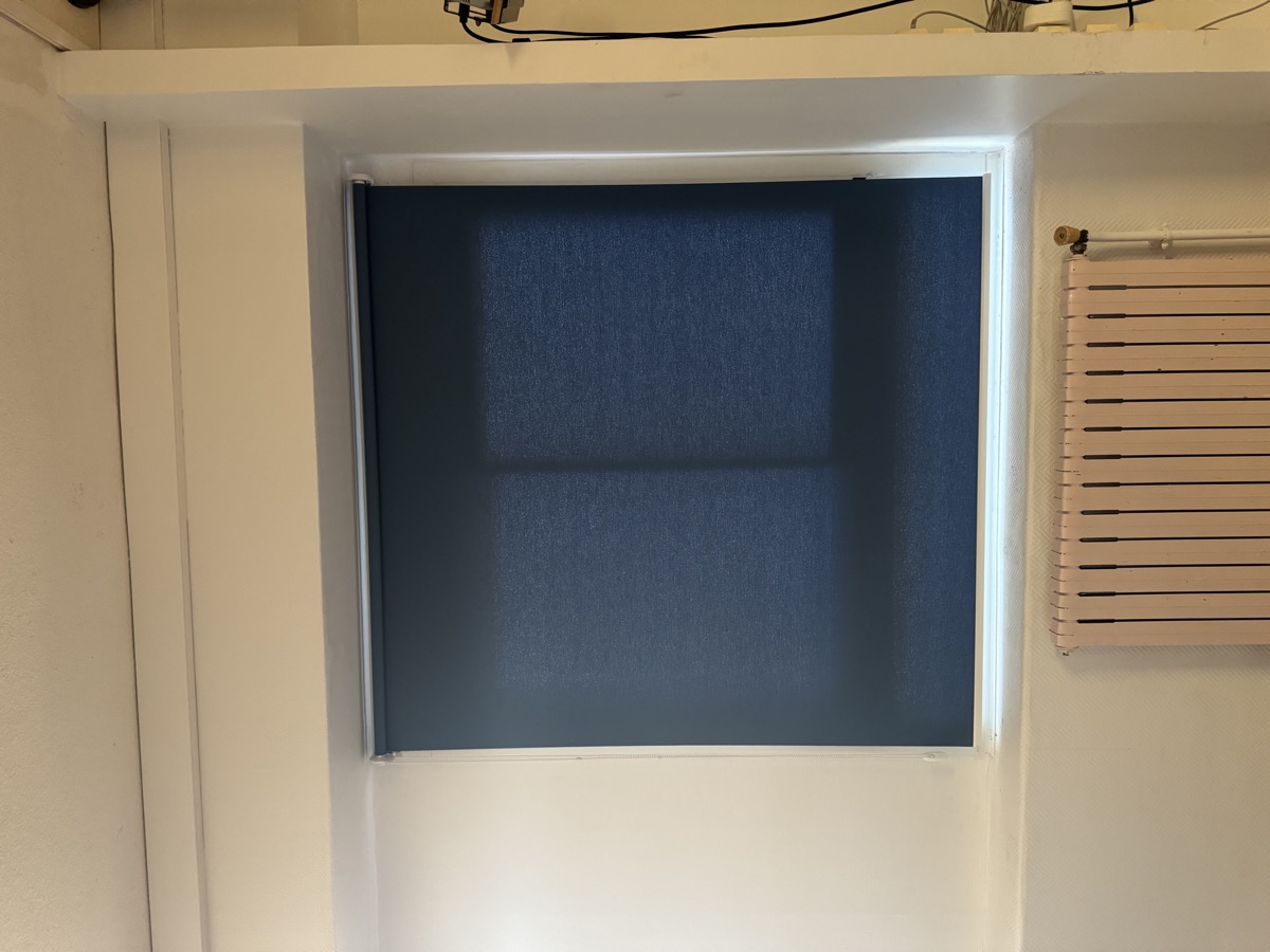 Store intérieur posé en PACA — Teintée +