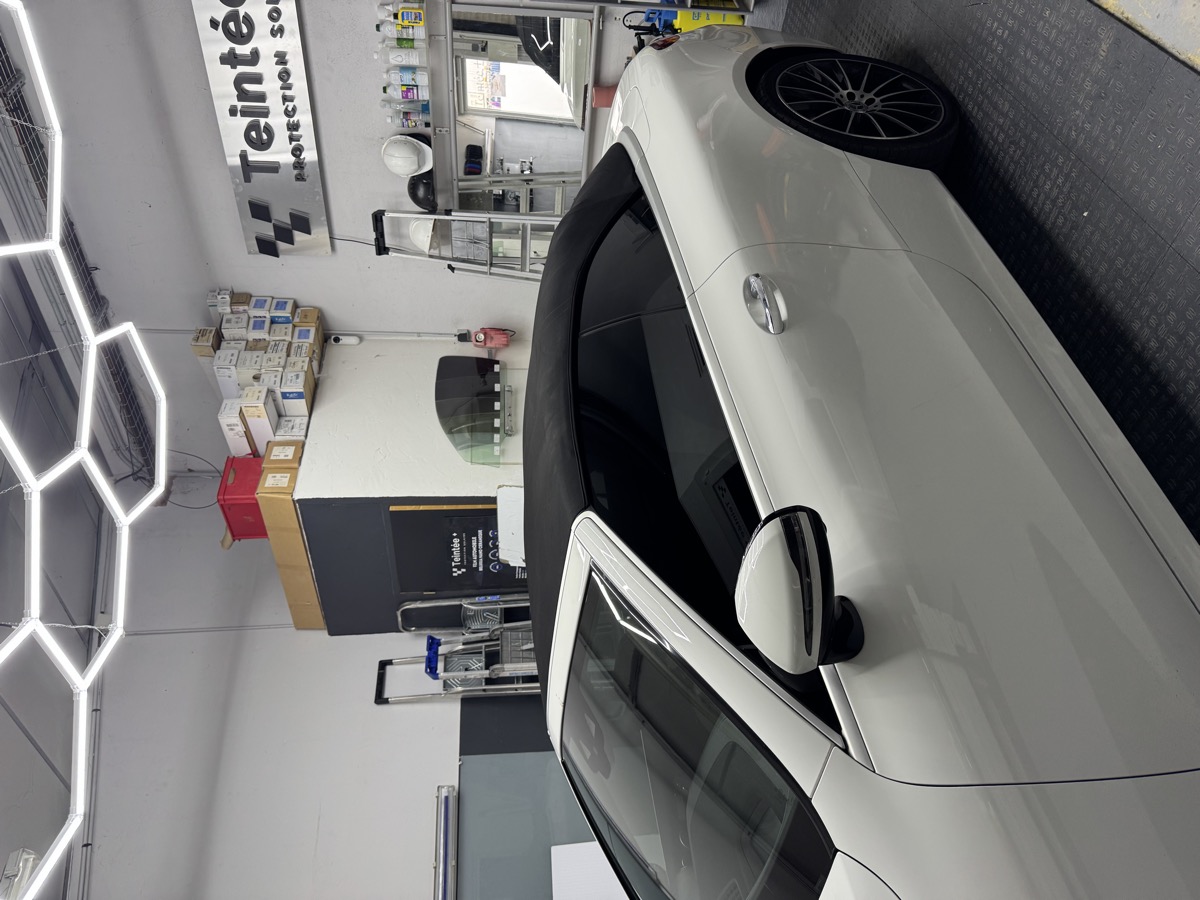 Vitres teintées véhicule — pose professionnelle PACA — Teintée +