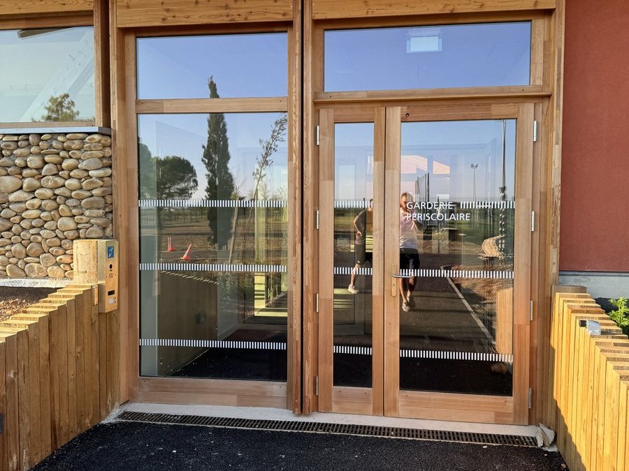 Signalétique sur vitrage ERP PACA — Teintée +