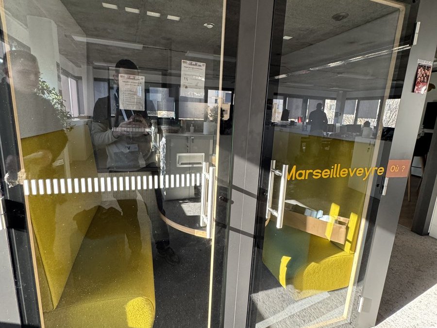 Bandes de repérage sur cloison vitrée — Teintée + PACA