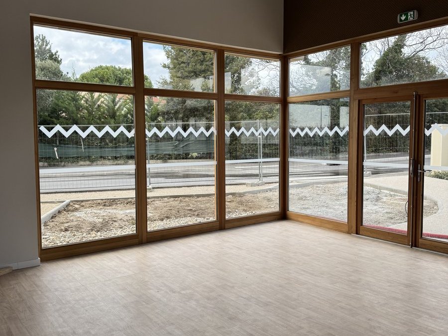 Chantier signalétique bandes vitrages ERP — Teintée + PACA