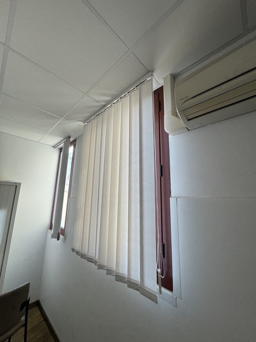 Store intérieur posé sur fenêtre — Teintée + PACA