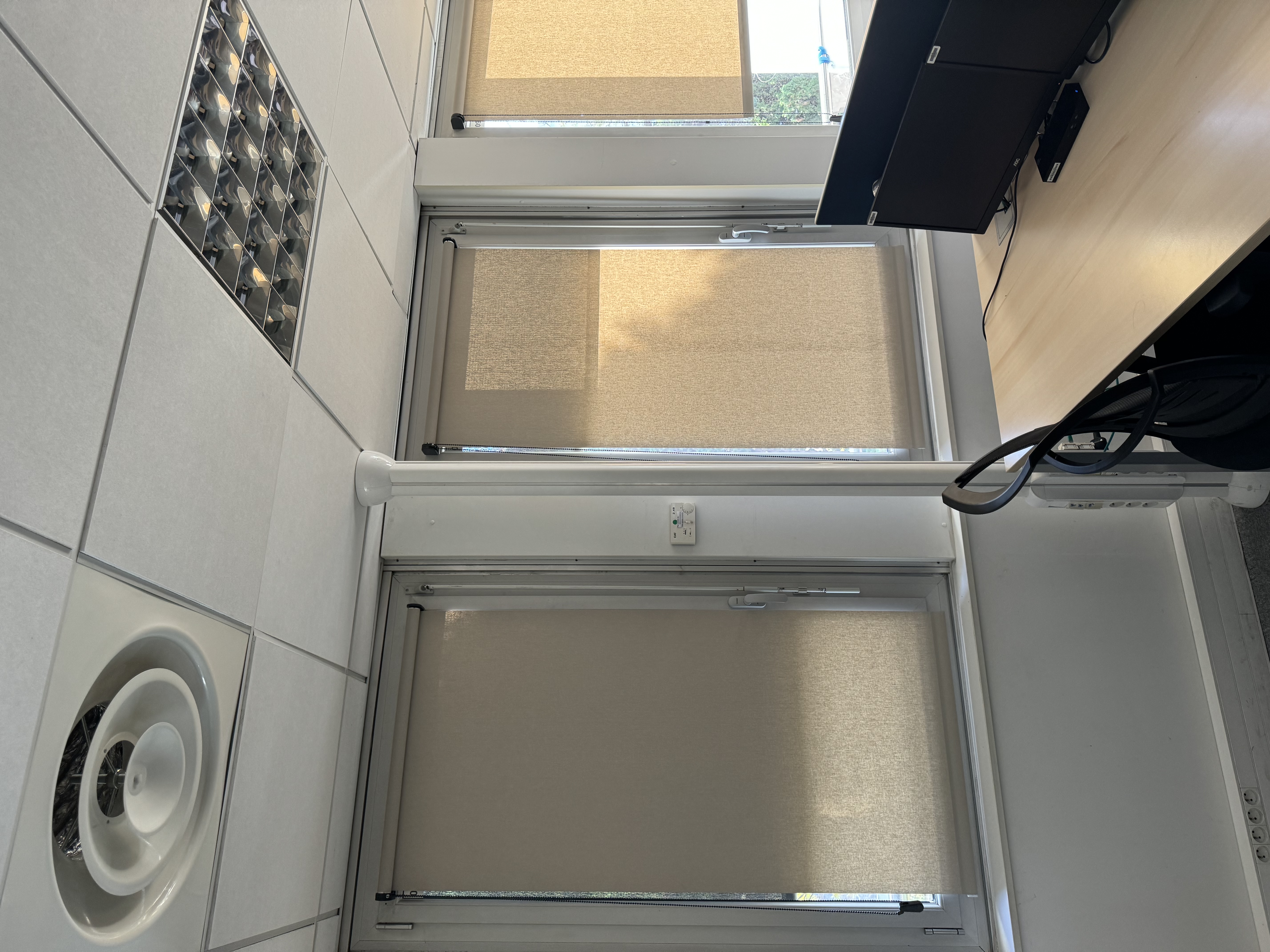 Store intérieur posé en PACA — Teintée +