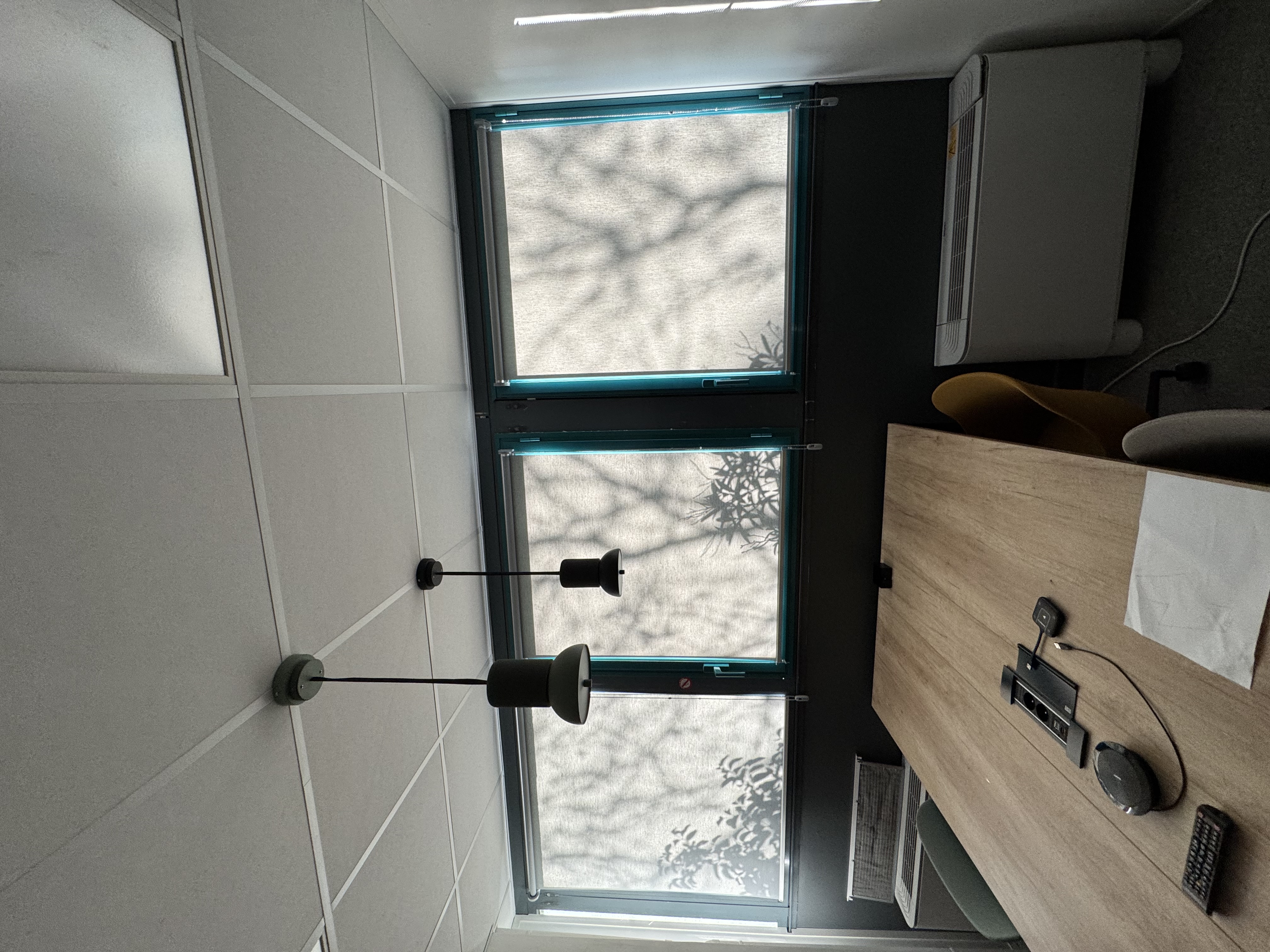 Store intérieur posé en PACA — Teintée +