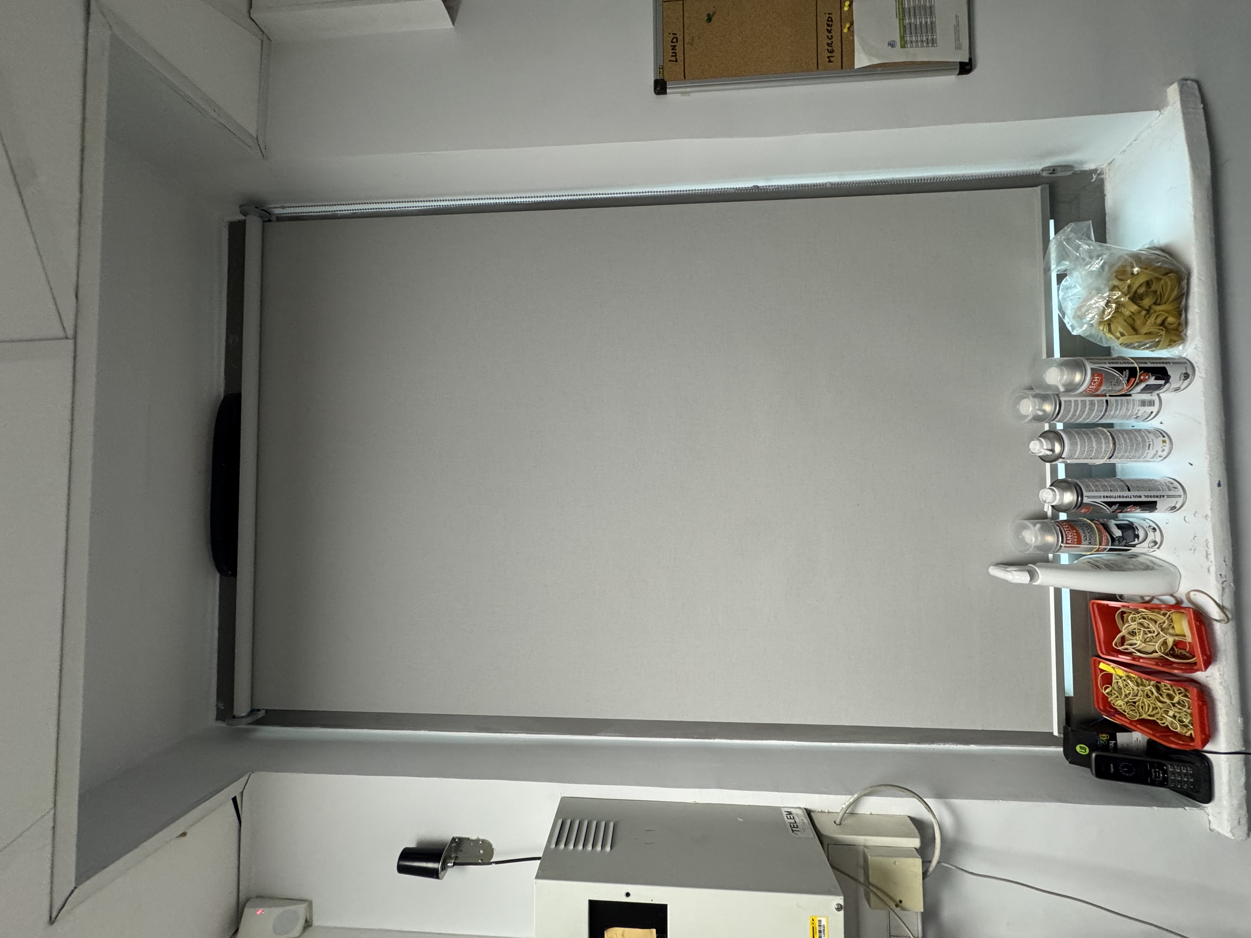 Store intérieur posé en PACA — Teintée +