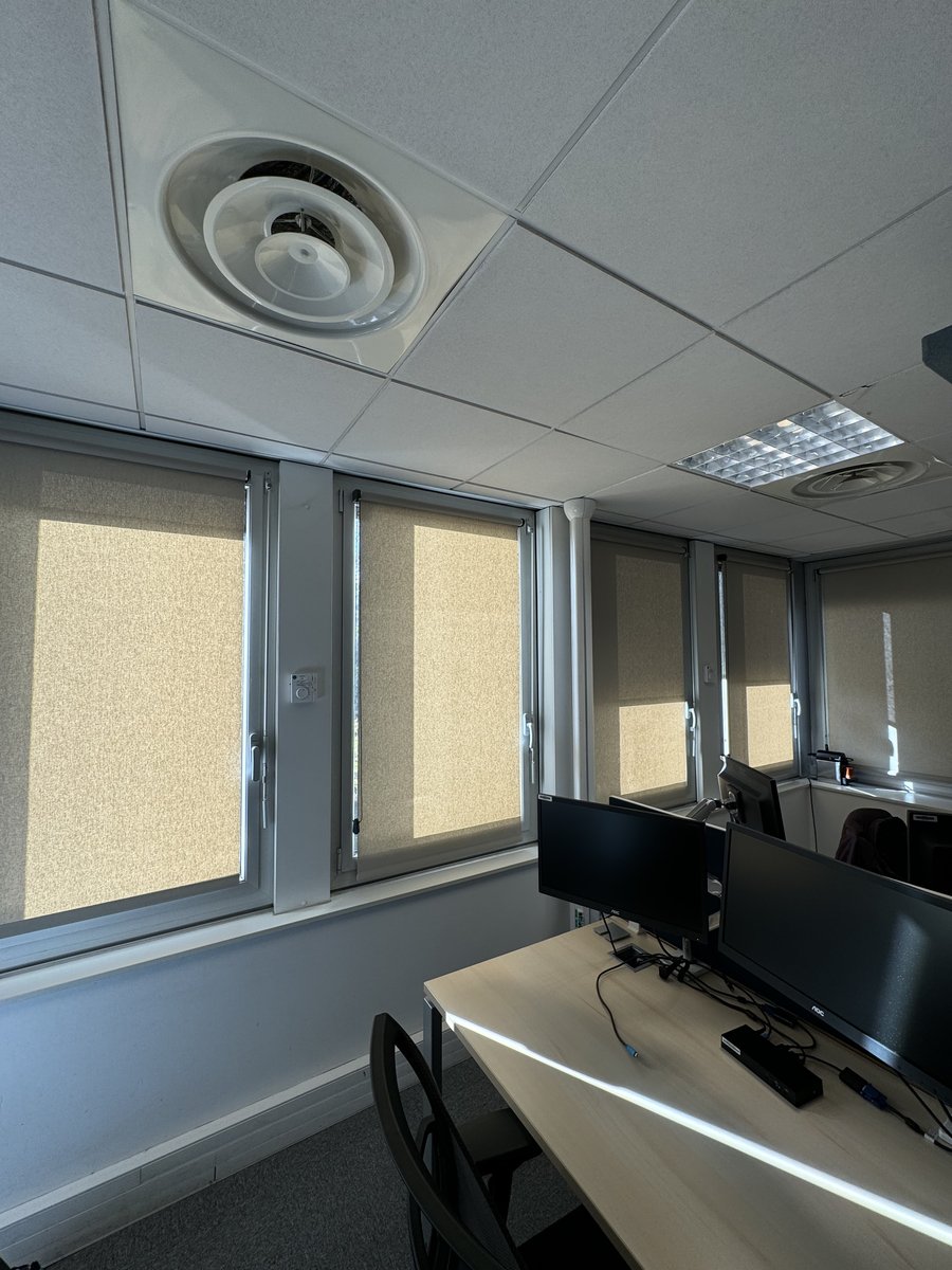 Stores intérieurs posés en région PACA — Teintée +